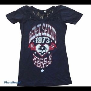 🎈⏰Flash Sale Hurry🎈⏰Rebel Saints top by affliction size small NWOT